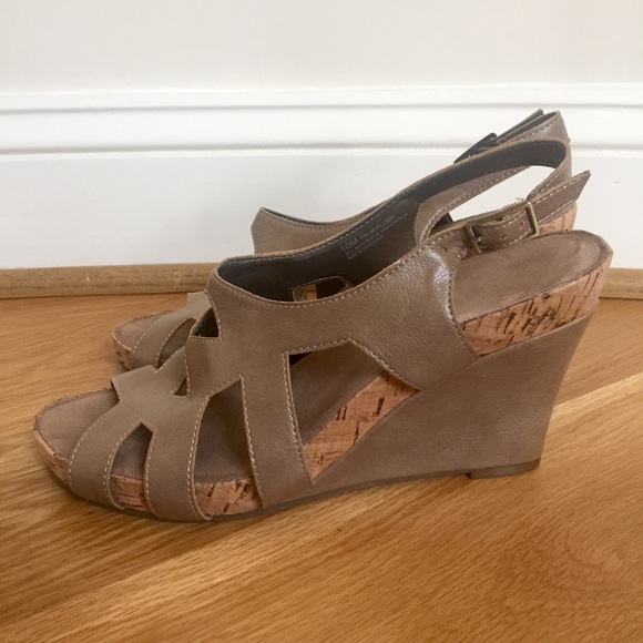 aerosoles wedge heels